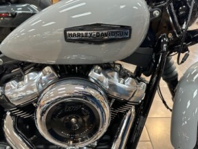 2025 Harley-Davidson® Street Bob® Billiard Grey w/Laced Wheels thumb 3