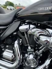 2017 Harley-Davidson® Ultra Limited Low Black Quartz thumb 3