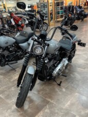 2025 Harley-Davidson® Street Bob® Billiard Grey w/Laced Wheels thumb 2