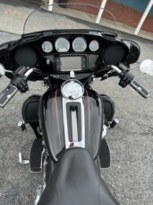 2017 Harley-Davidson® Ultra Limited Low Black Quartz thumb 0