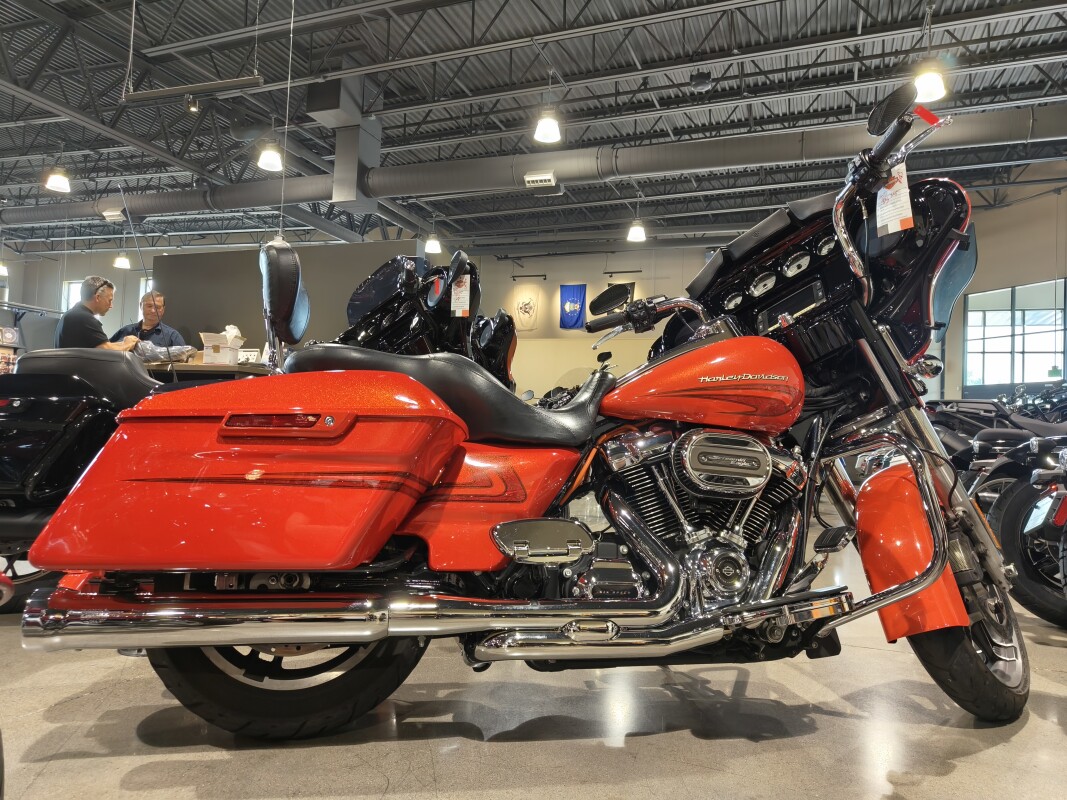 2017 Harley-Davidson Street Glide Special Custom Colour Laguna Orange - Photo 6