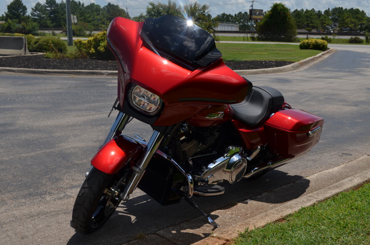 2025 Harley-Davidson Street Glide – Ride in Iconic Comfort - Photo 4