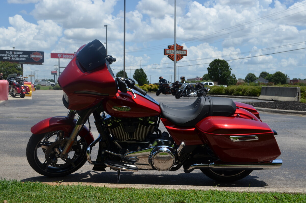 2025 Harley-Davidson Street Glide – Ride in Iconic Comfort - Photo 5