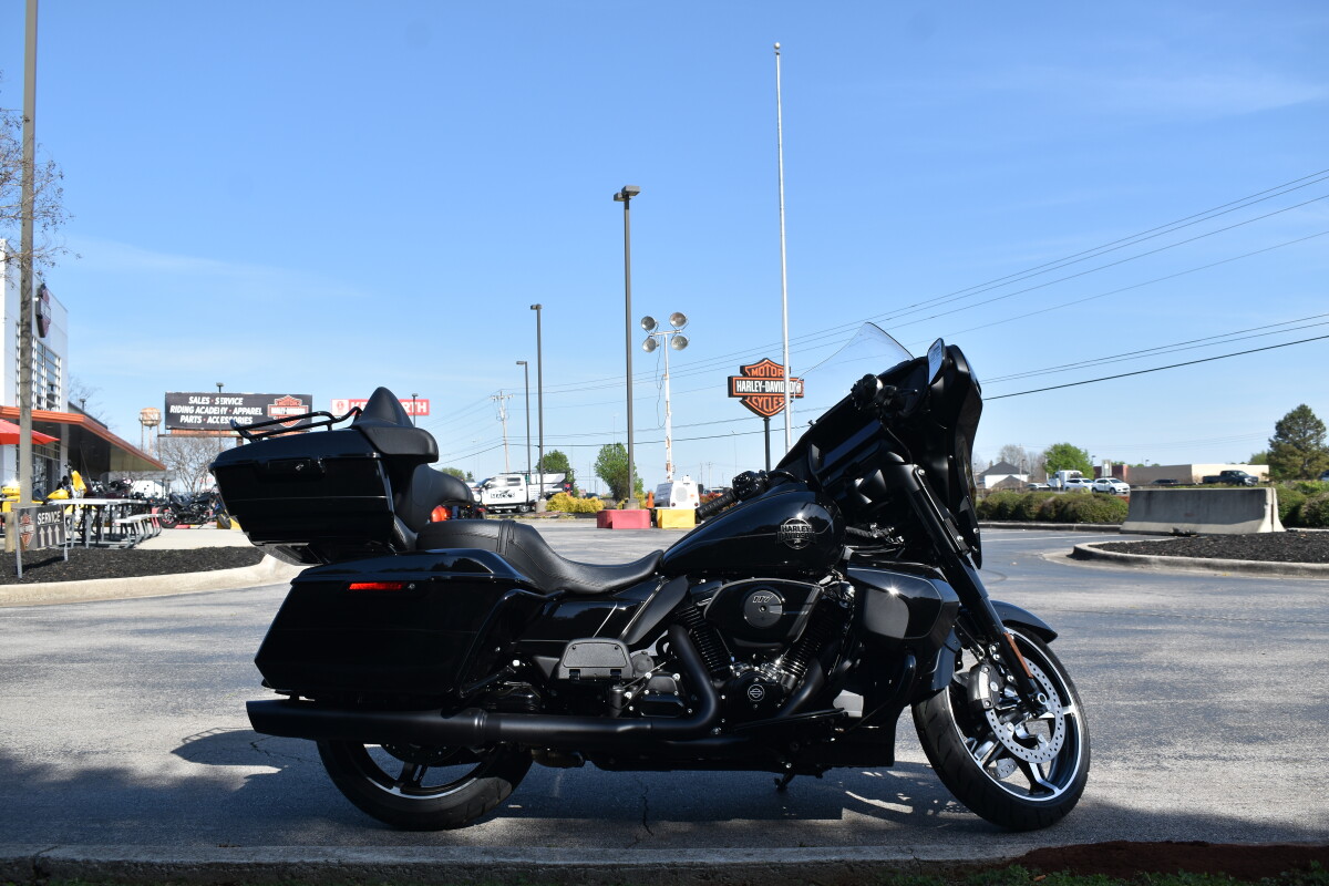 2025 Harley-Davidson Street Glide Ultra – Grand Touring Excellence - Photo 2