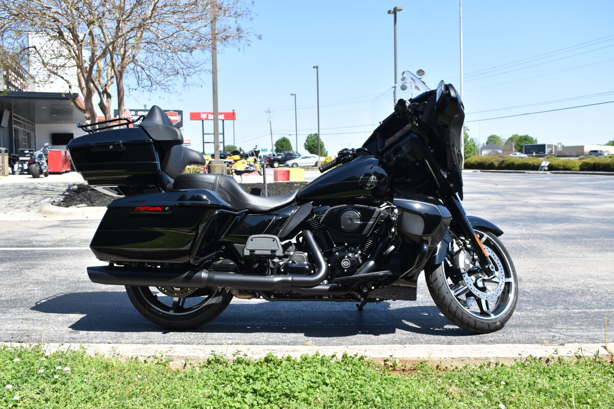 2025 Harley-Davidson Street Glide Ultra – Grand Touring Excellence