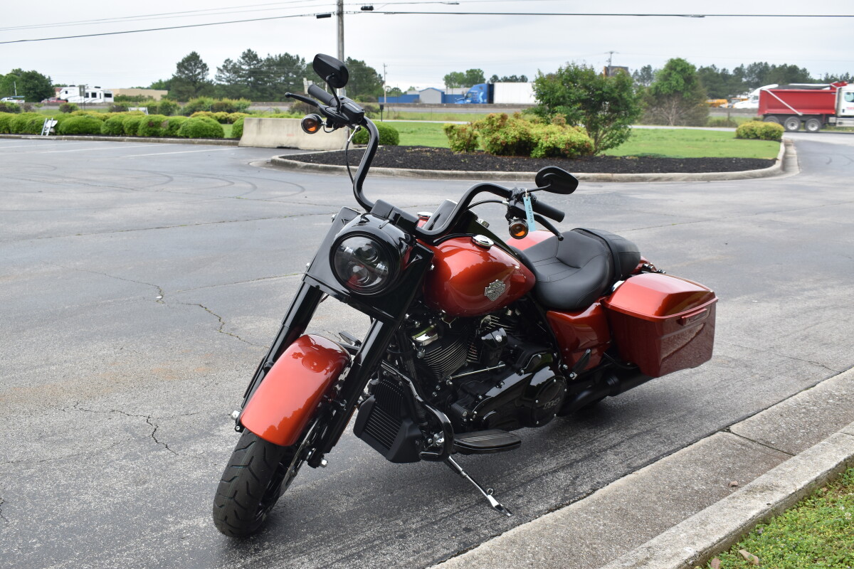2025 Harley-Davidson Road King Special – Aggressive Custom Touring - Photo 4