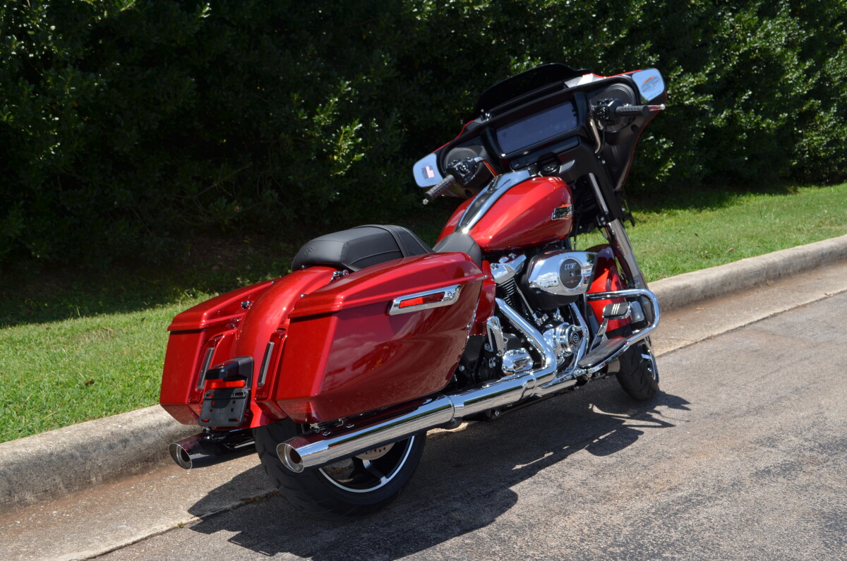 2025 Harley-Davidson Street Glide – Ride in Iconic Comfort - Photo 8