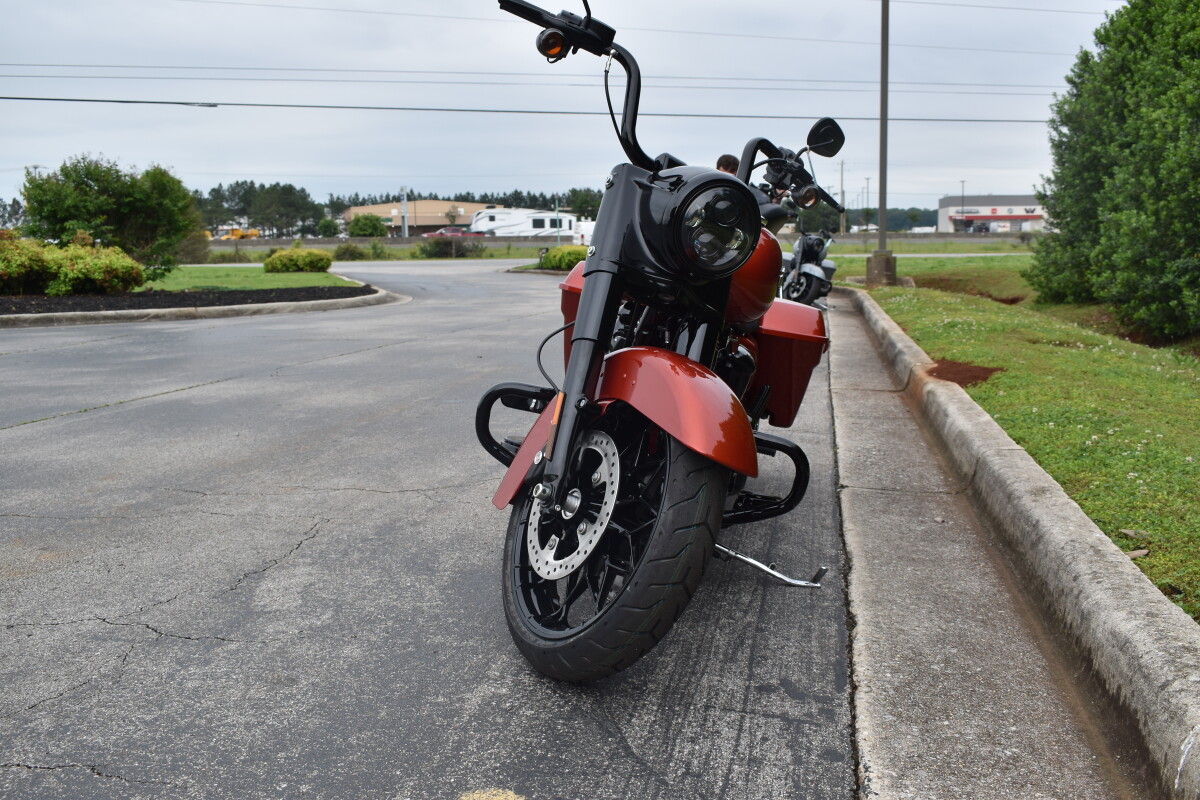 2025 Harley-Davidson Road King Special – Aggressive Custom Touring - Photo 3