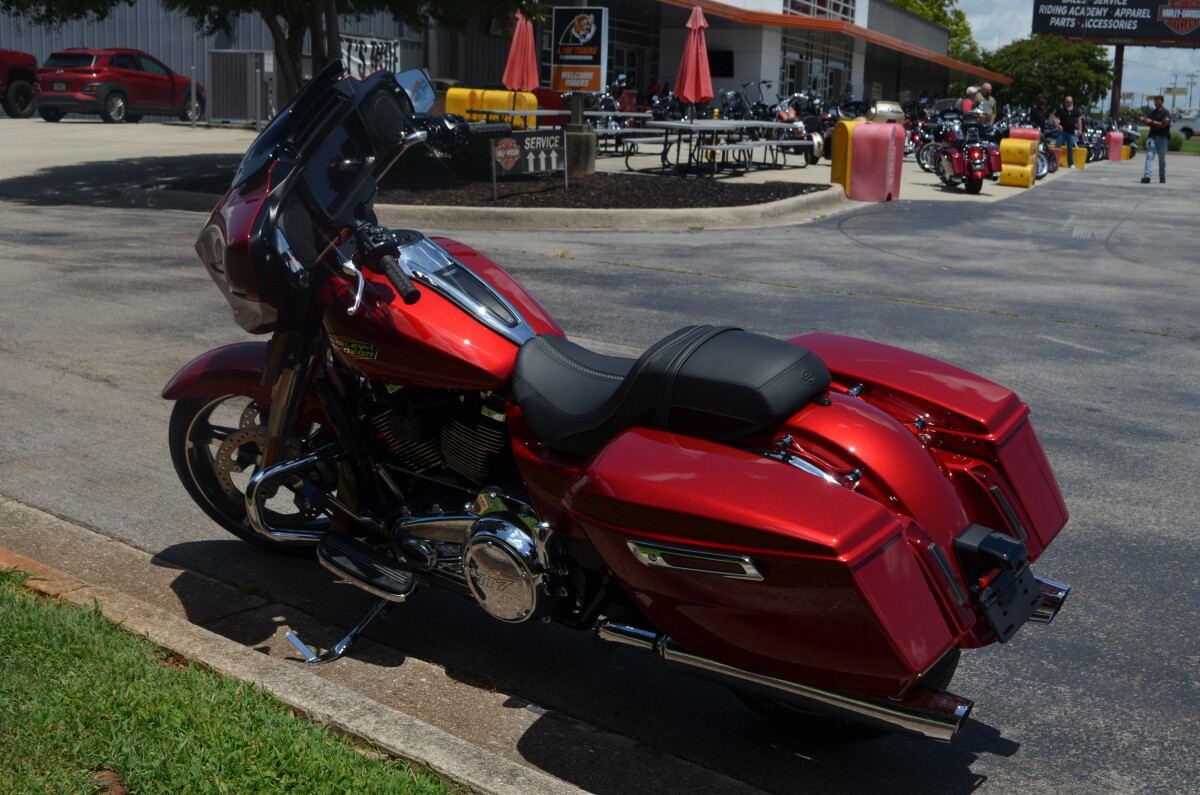 2025 Harley-Davidson Street Glide – Ride in Iconic Comfort - Photo 6