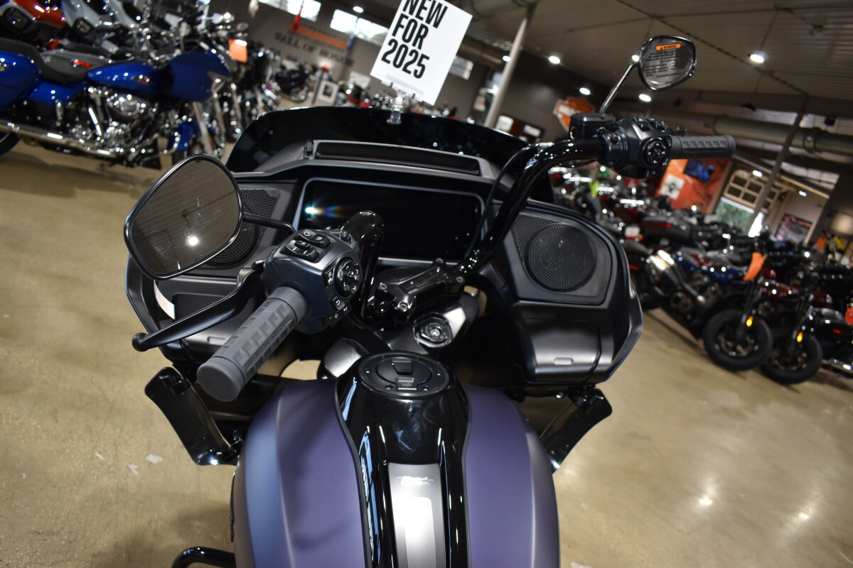 2025 Harley-Davidson Road Glide – Premium Touring Experience - Photo 7