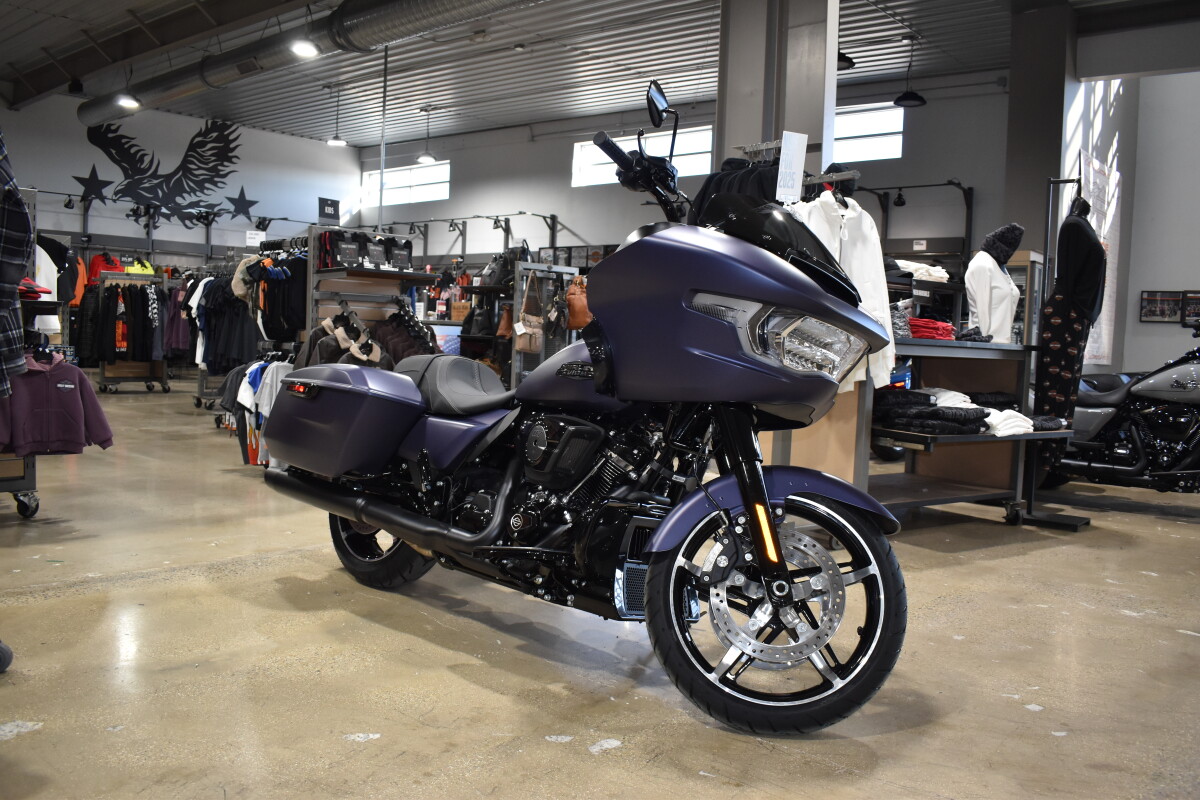 2025 Harley-Davidson Road Glide – Premium Touring Experience - Photo 2