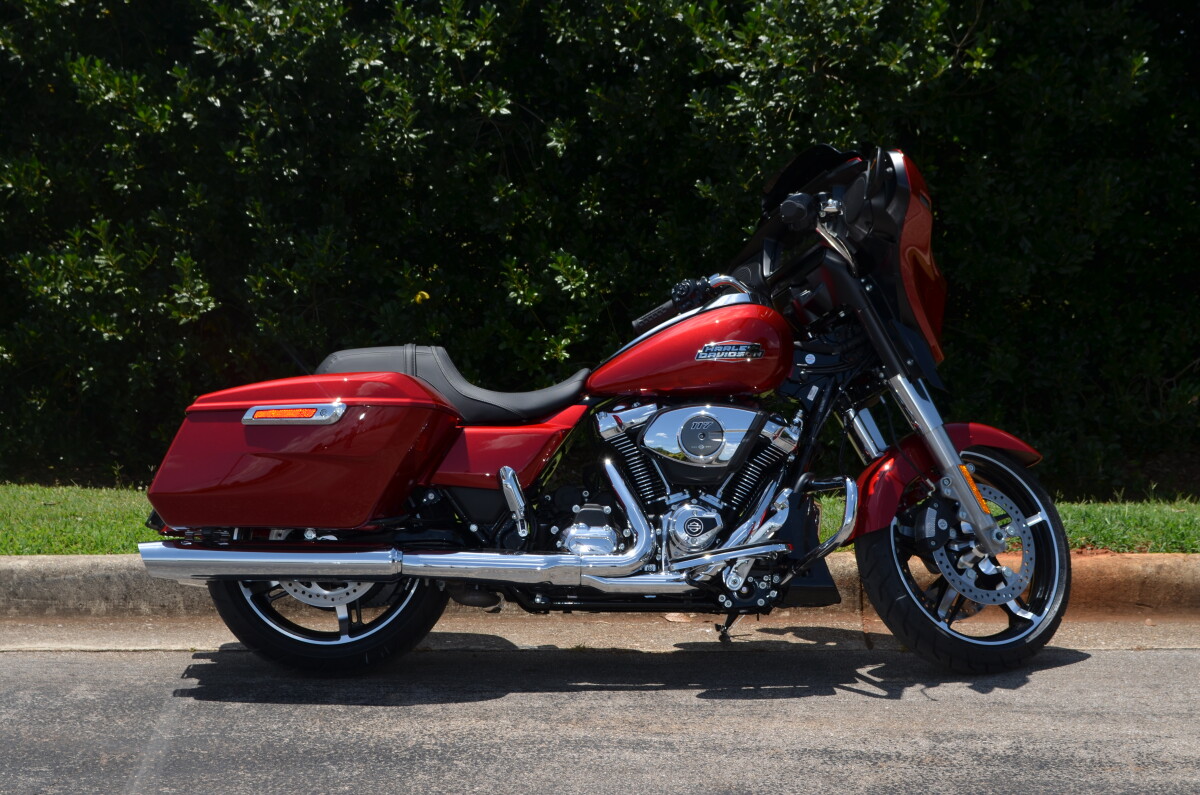2025 Harley-Davidson Street Glide – Ride in Iconic Comfort