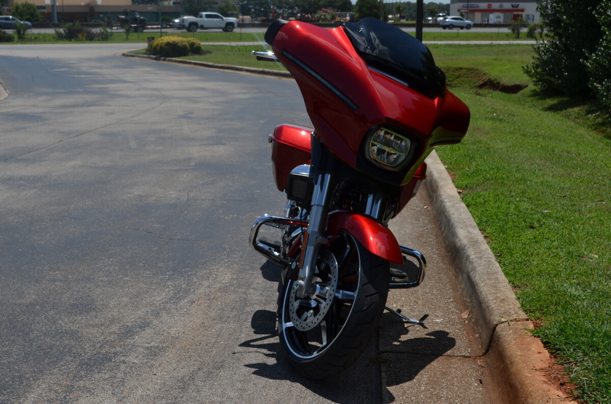 2025 Harley-Davidson Street Glide – Ride in Iconic Comfort - Photo 3