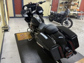 2025 Harley-Davidson® Road Glide® Vivid Black thumb 1