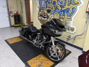 2025 Harley-Davidson® Road Glide® Vivid Black thumb 3
