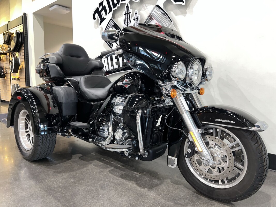 2023 Harley-Davidson Tri Glide Ultra FLHTCUTG - Photo 2