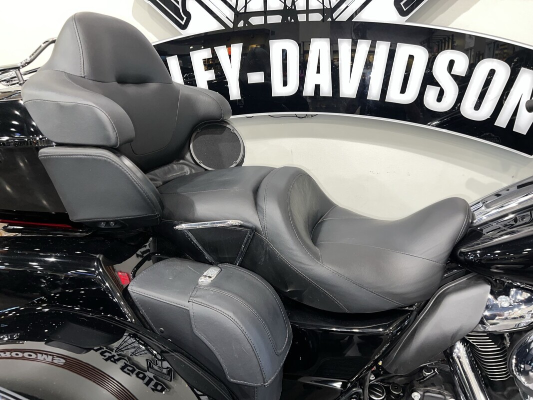 2023 Harley-Davidson Tri Glide Ultra FLHTCUTG - Photo 6