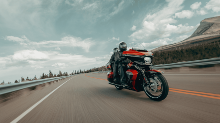 Discover the 2025 Harley-Davidson® Street Glide® Ultra for Bentonville Commuters and Weekend Riders