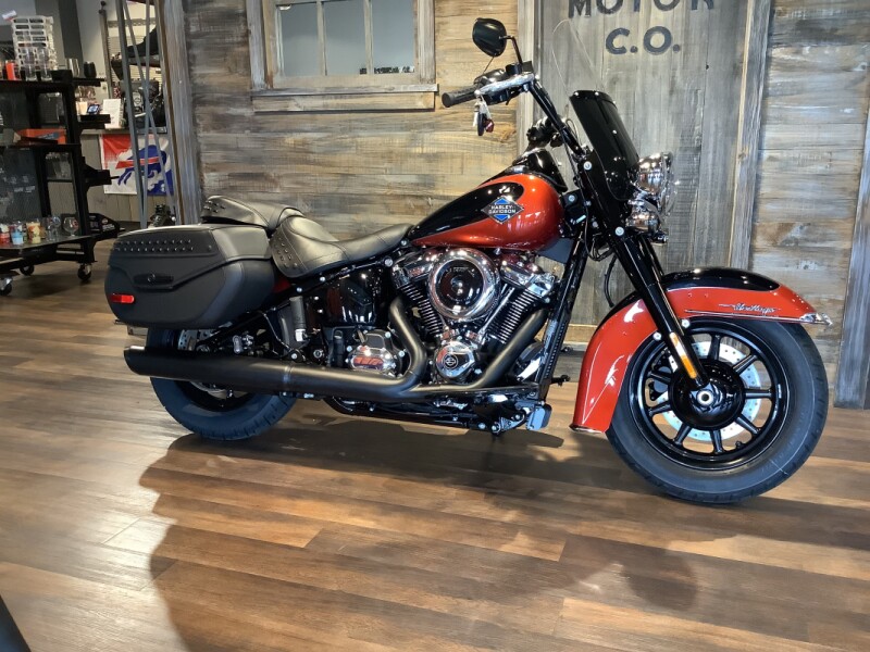 Harley-Davidson® Heritage Classic 2025 FLHC S27-25 Whiskey Fire / Vivid Black w/Cast Wheels
