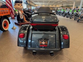 2025 Harley Davidson Tri-Glide Ultra FLHTCUTG thumb 2