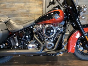 Harley-Davidson® Heritage Classic 2025 FLHC S27-25 Whiskey Fire / Vivid Black w/Cast Wheels thumb 2