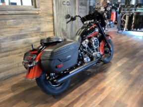 Harley-Davidson® Heritage Classic 2025 FLHC S27-25 Whiskey Fire / Vivid Black w/Cast Wheels thumb 1