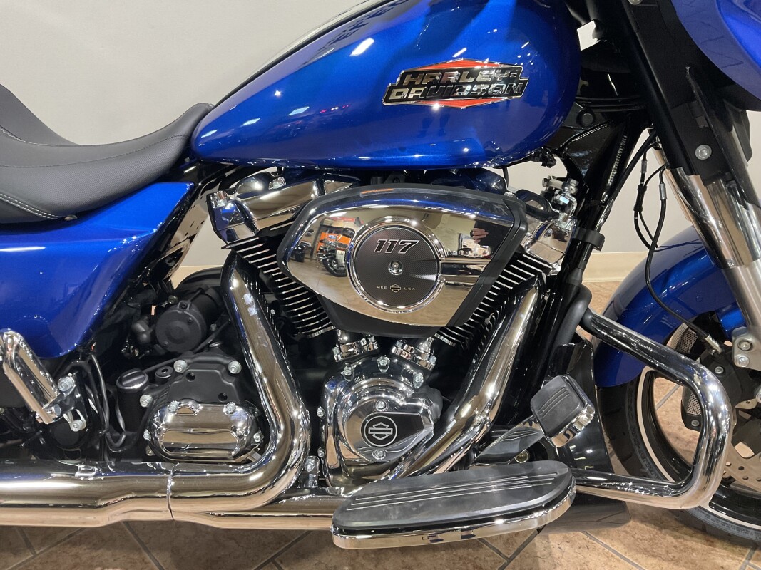 2025 Harley-Davidson Street Glide Blue Burst FLHX - Photo 2