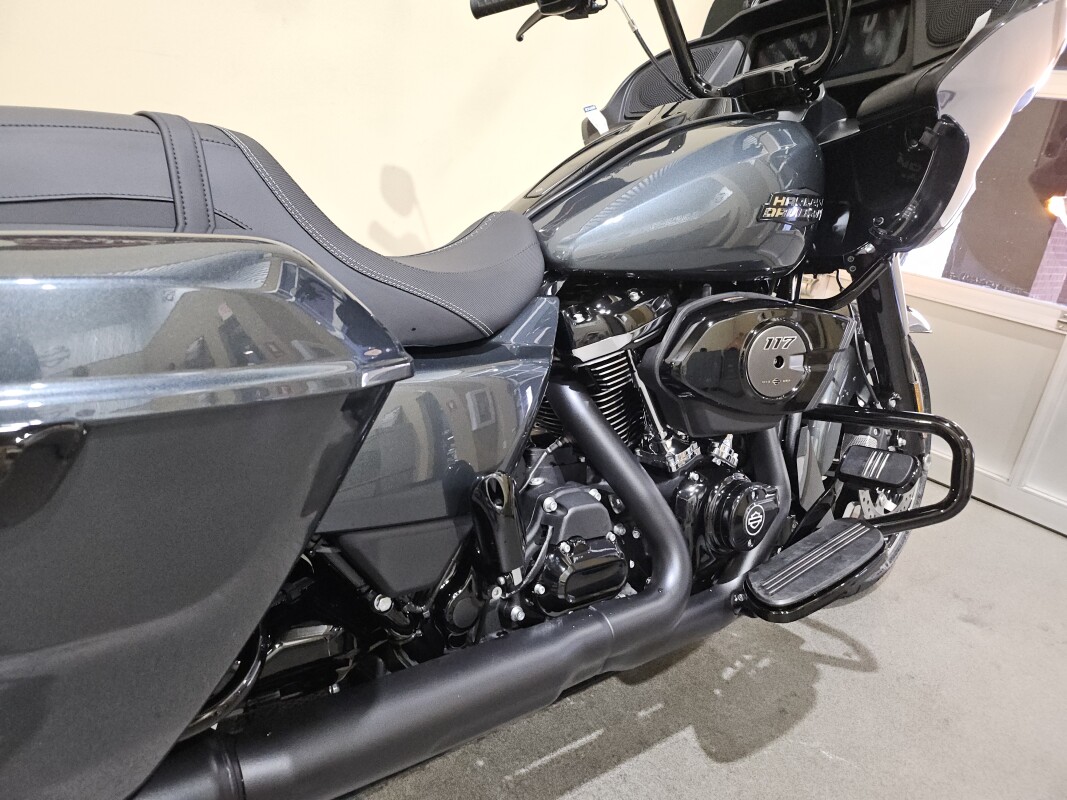 FLTRX 2025 Road Glide - Photo 6