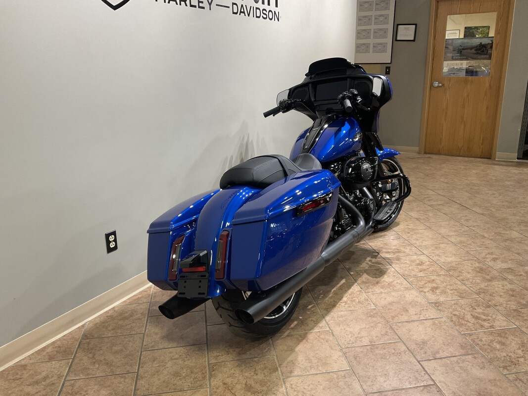 2025 Harley-Davidson Street Glide Blue Burst FLHX - Photo 4