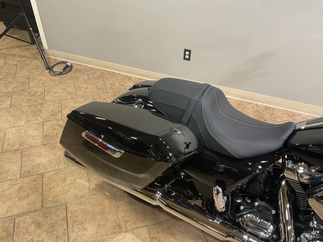 2025 Harley-Davidson Road Glide Vivid Black FLTRX - Photo 5