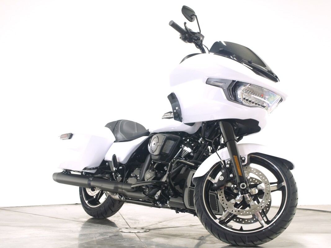 2025 Harley-Davidson FLTRX Road Glide in White Onyx Pearl with 10 miles. - Photo 3