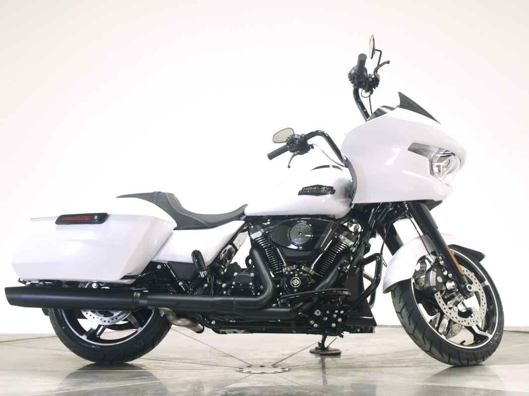 2025 Harley-Davidson FLTRX Road Glide in White Onyx Pearl with 10 miles.