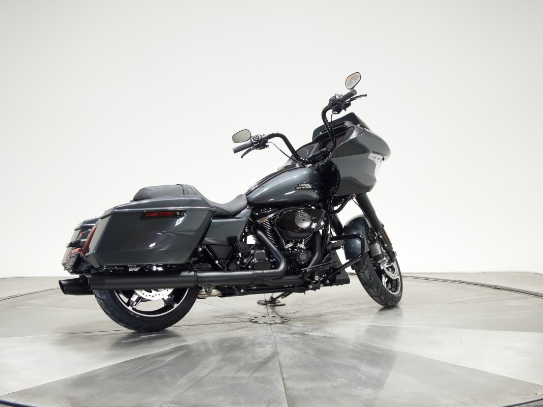 2025 Harley-Davidson FLTRX Road Glide in Iron Horse Metallic with 10 miles - Photo 2