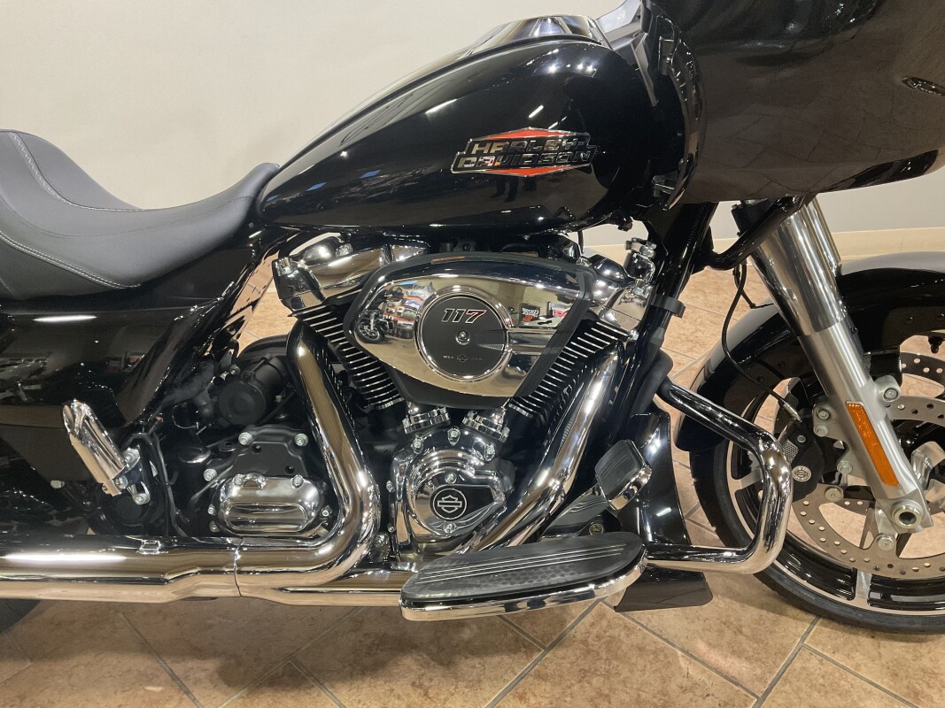 2025 Harley-Davidson Road Glide Vivid Black FLTRX - Photo 2