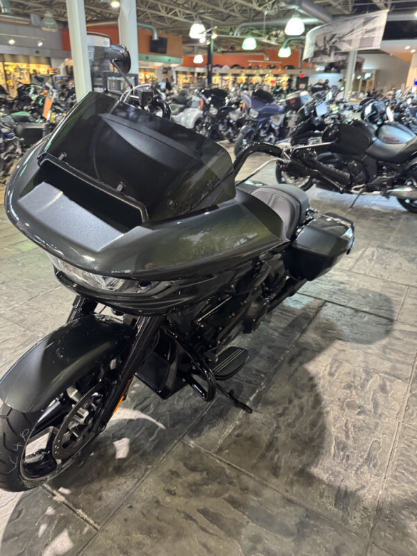 2025 Harley-Davidson Road Glide - Photo 10