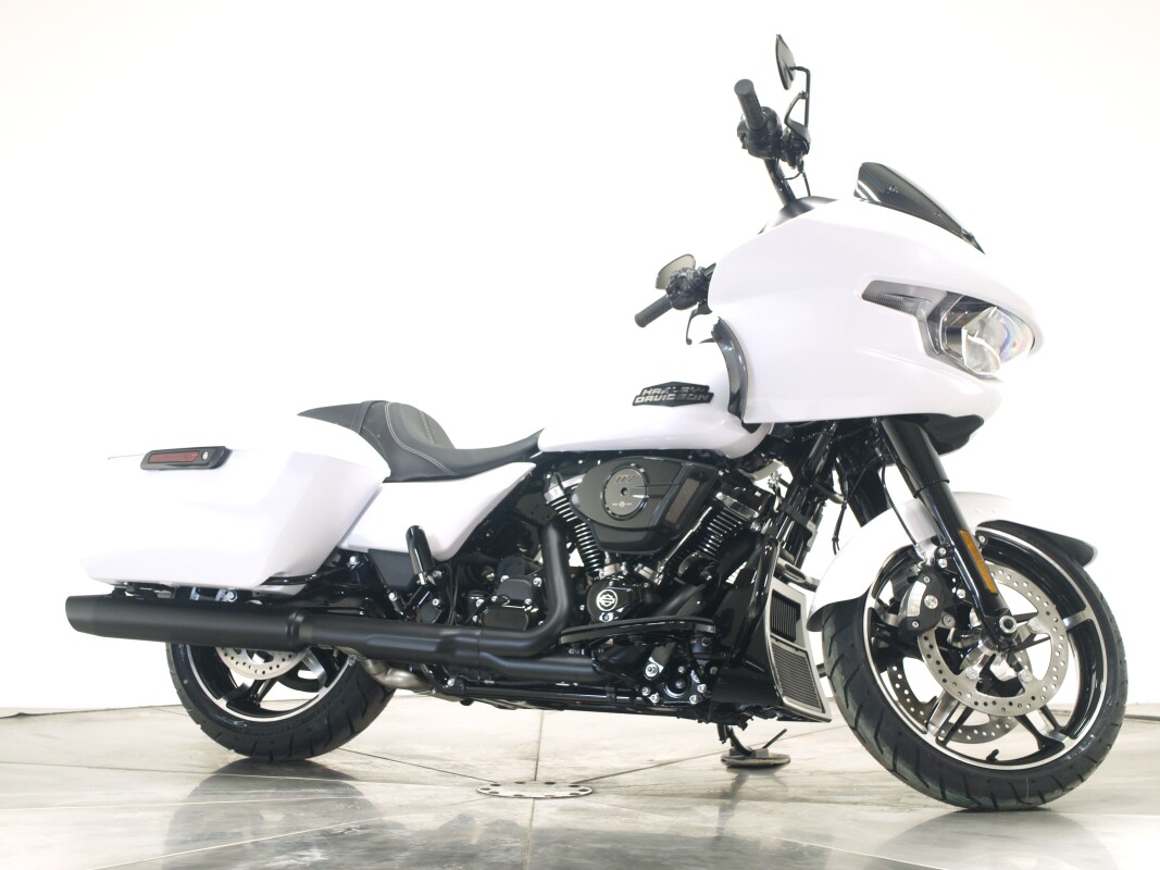 2025 Harley-Davidson FLTRX Road Glide in White Onyx Pearl with 10 miles. - Photo 2