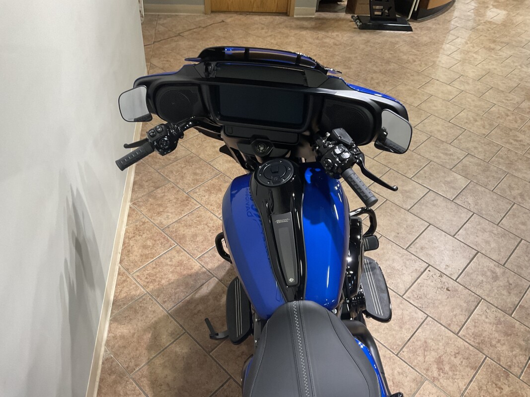 2025 Harley-Davidson Street Glide Blue Burst FLHX - Photo 6
