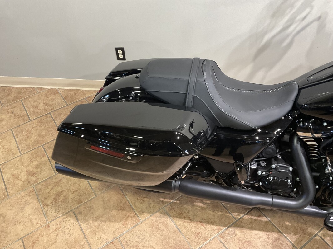 2025 Harley-Davidson Road Glide Vivid Black FLTRX - Photo 5