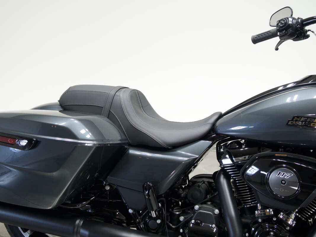 2025 Harley-Davidson FLTRX Road Glide in Iron Horse Metallic with 10 miles - Photo 5