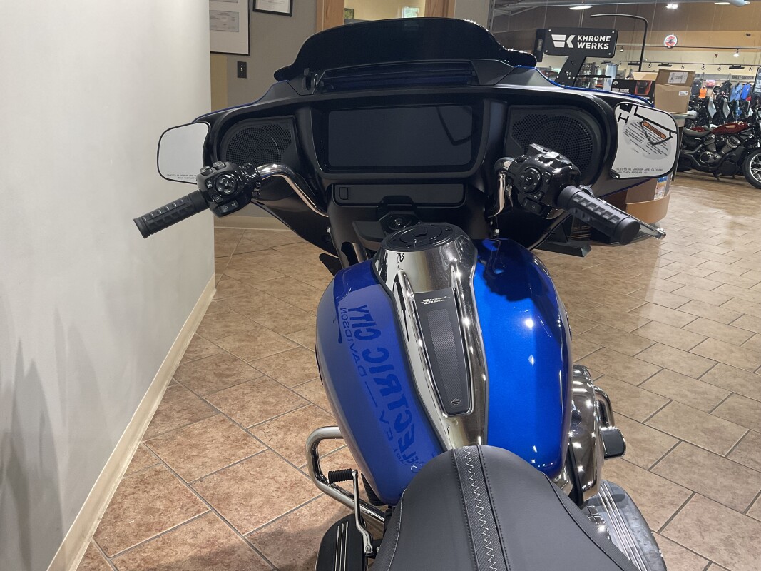 2025 Harley-Davidson Street Glide Blue Burst FLHX - Photo 6