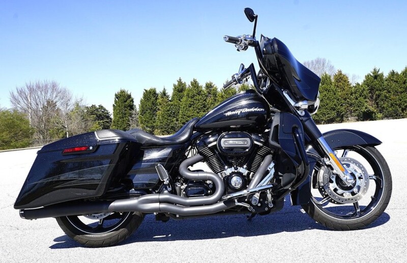 FLHXSE 2017 CVO™ Street Glide®