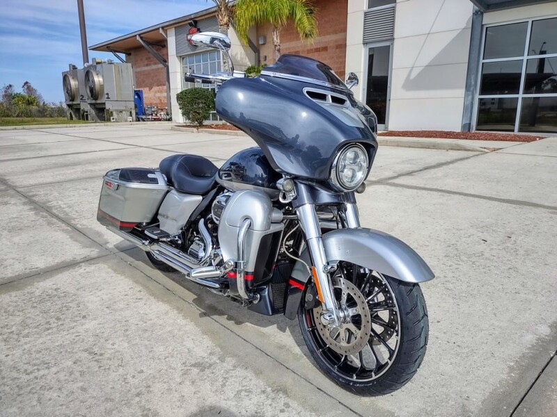 FLHXSE 2019 CVO™ Street Glide®