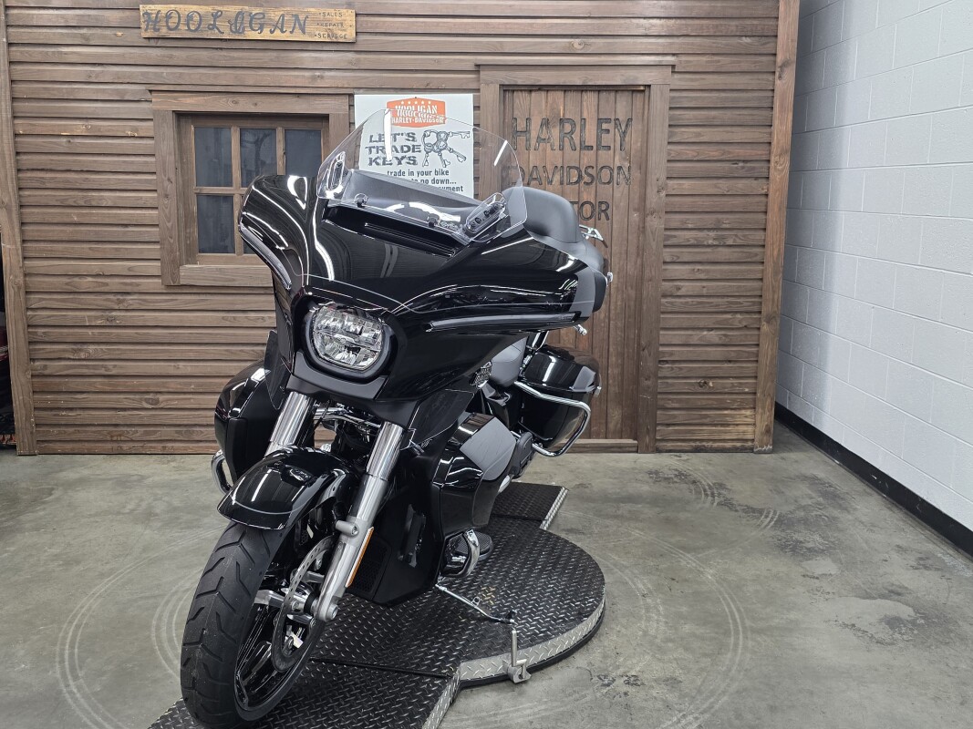2025 Harley-Davidson Street Glide Ultra VIVID BLACK/CHROME TRIM - Photo 6