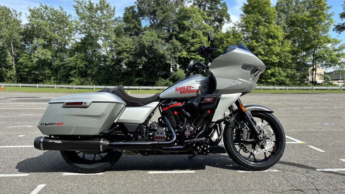 FLTRXSTSE 2025 CVO Road Glide ST