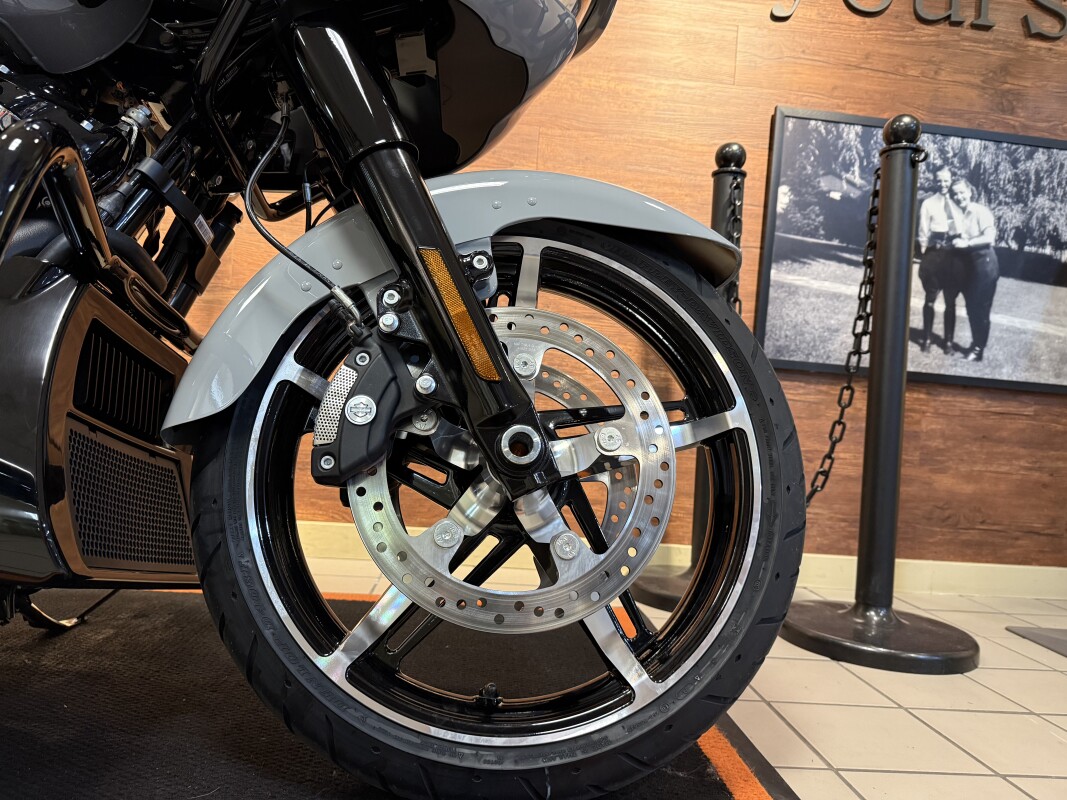 2025 H-D FLTRX Road Glide 117ci - Photo 2
