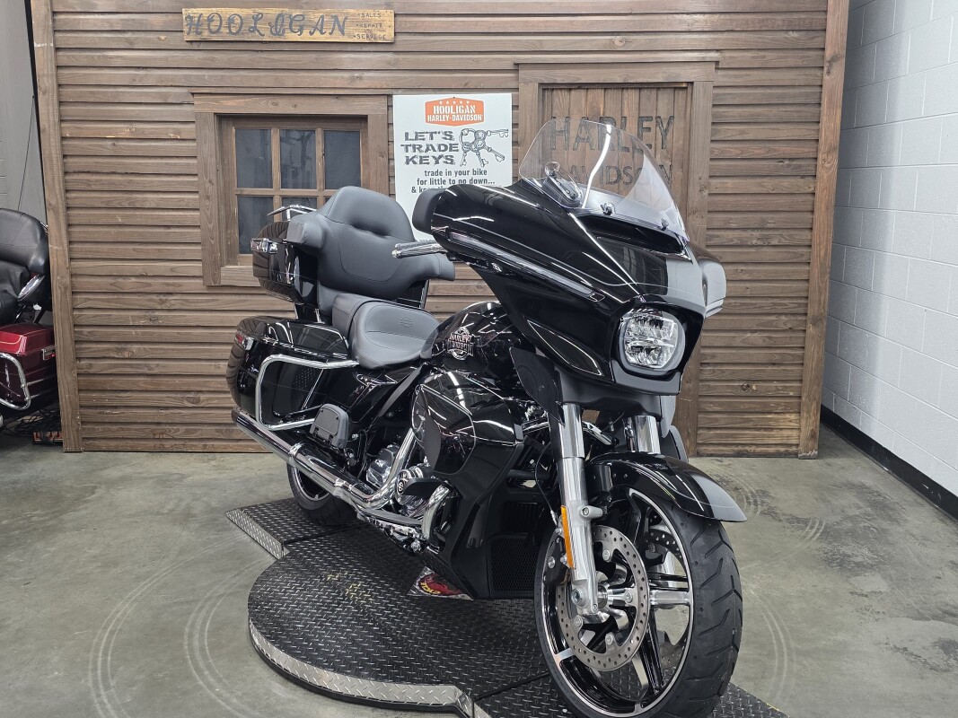 2025 Harley-Davidson Street Glide Ultra VIVID BLACK/CHROME TRIM - Photo 7