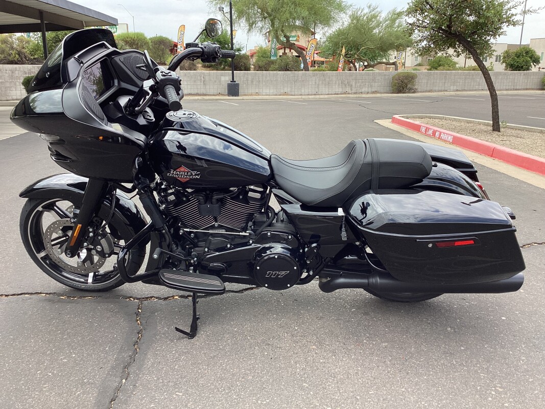 FLTRX 2025 Road Glide - Photo 5