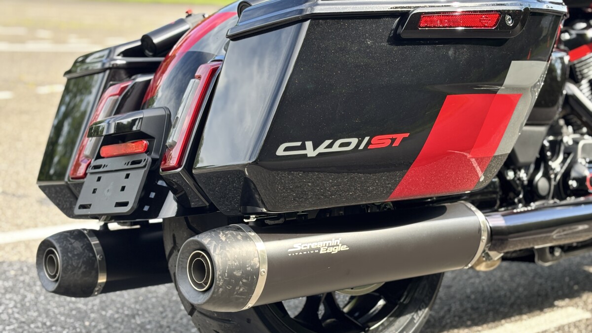 FLTRXSTSE 2025 CVO Road Glide ST - Photo 8