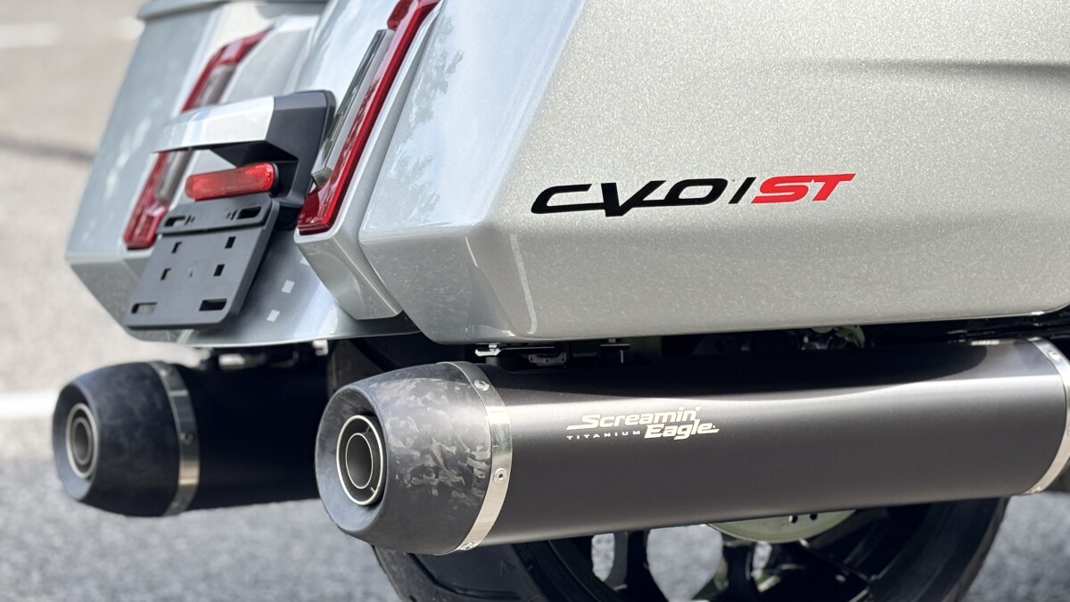 FLTRXSTSE 2025 CVO Road Glide ST - Photo 8