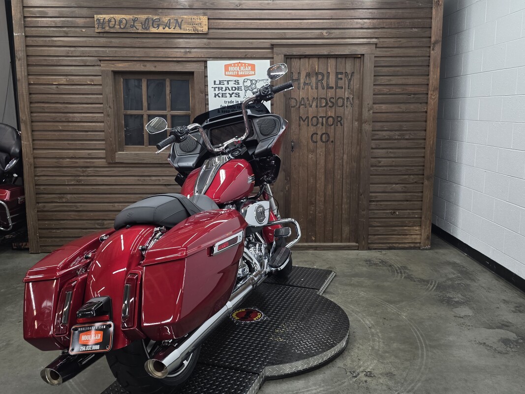 2025 Harley-Davidson Road Glide BRILLIANT RED/CHROME TRIM - Photo 3